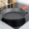 Cast iron pan with silicone cap 30 cm